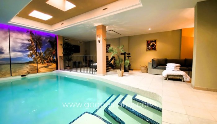 Te koop - Huis - Vrijstaande Villa - Busot - Busot Centro