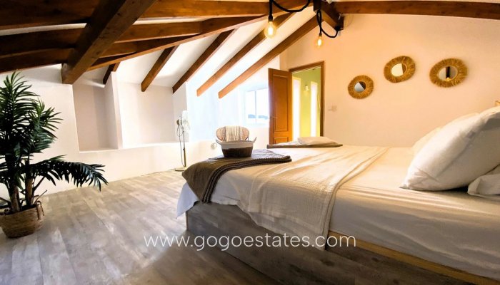 Te koop - Huis - Vrijstaande Villa - Busot - Busot Centro