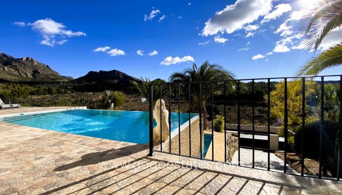 Te koop - Huis - Vrijstaande Villa - Busot - Busot Centro