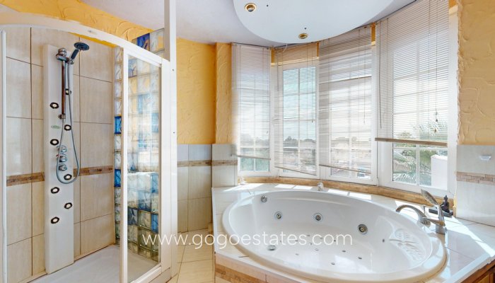 Te koop - Huis - Vrijstaande Villa - Orihuela - La Zenia