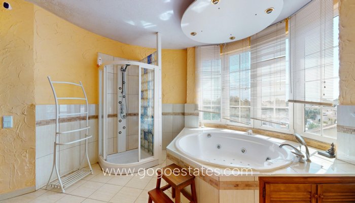 Te koop - Huis - Vrijstaande Villa - Orihuela - La Zenia