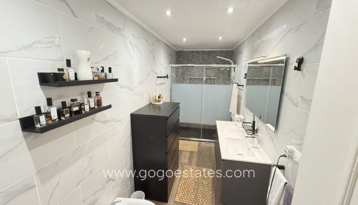 Te koop - Huis - Vrijstaande Villa - Orihuela - La Zenia