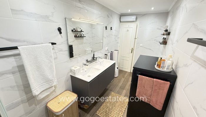 Te koop - Huis - Vrijstaande Villa - Orihuela - La Zenia