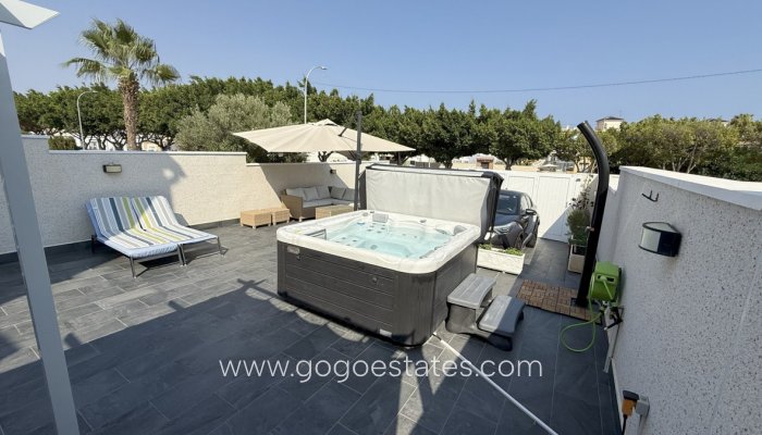 Te koop - Huis - Vrijstaande Villa - Orihuela - La Zenia