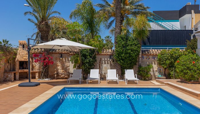 Te koop - Huis - Vrijstaande Villa - Orihuela - Punta Prima