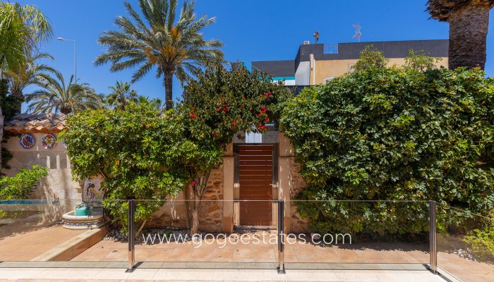 Te koop - Huis - Vrijstaande Villa - Orihuela - Punta Prima
