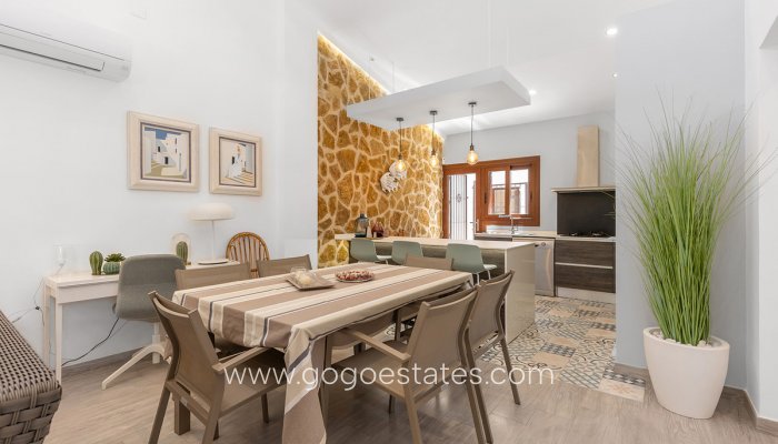 Te koop - Huis - Vrijstaande Villa - Orihuela - Punta Prima