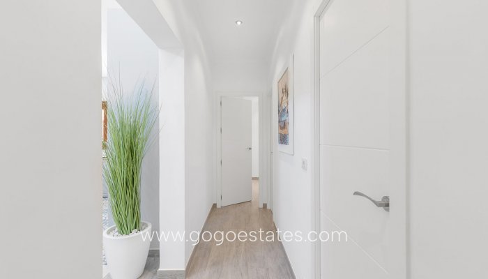 Te koop - Huis - Vrijstaande Villa - Orihuela - Punta Prima