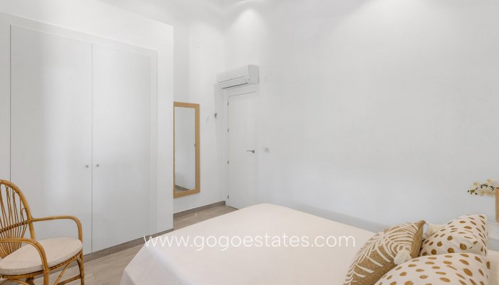 Te koop - Huis - Vrijstaande Villa - Orihuela - Punta Prima