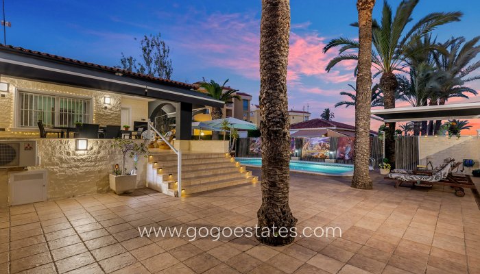 Te koop - Huis - Vrijstaande Villa - Orihuela - Rocio del Mar