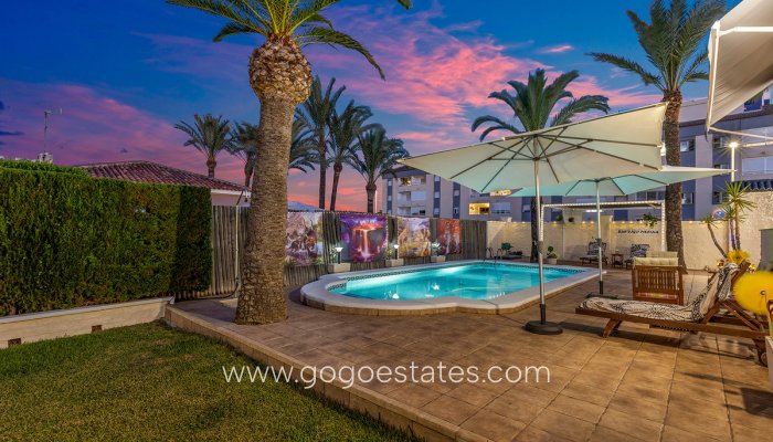 Te koop - Huis - Vrijstaande Villa - Orihuela - Rocio del Mar