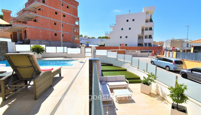 Te koop - Huis - Vrijstaande Villa - Orihuela - Villamartin