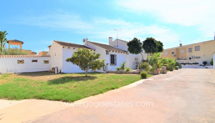 Te koop - Huis - Vrijstaande Villa - Orihuela - Villamartin