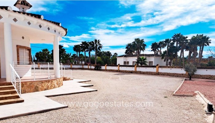 Te koop - Huis - Vrijstaande Villa - Catral - Catral Centro