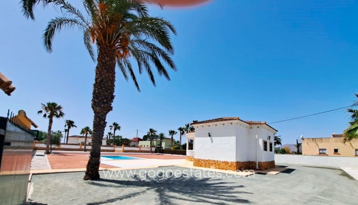 Te koop - Huis - Vrijstaande Villa - Catral - Catral Centro