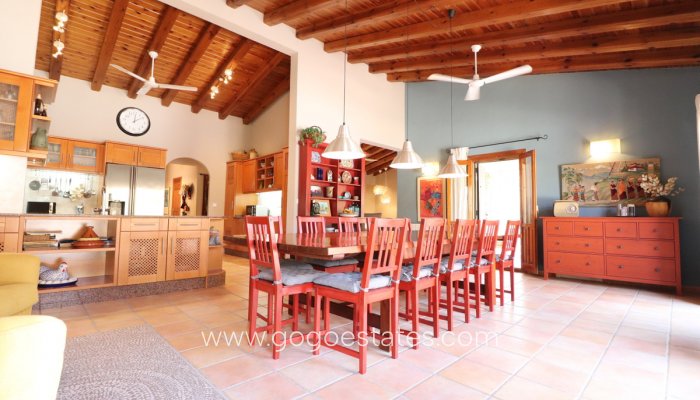 Te koop - Huis - Vrijstaande Villa - Catral - Catral Centro