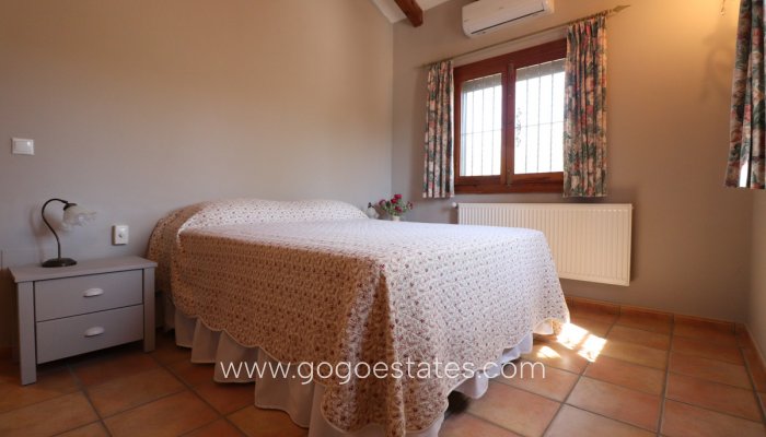 Te koop - Huis - Vrijstaande Villa - Catral - Catral Centro