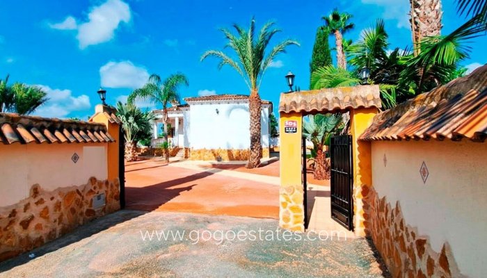 Te koop - Huis - Vrijstaande Villa - Catral - Catral Centro