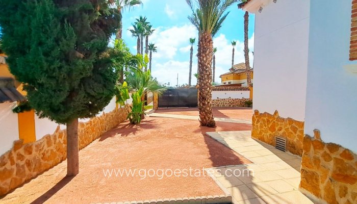 Te koop - Huis - Vrijstaande Villa - Catral - Catral Centro