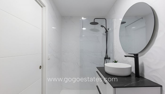 Te koop - Appartement - Appartement op de middelste verdieping - Torrevieja - Torrevieja Centro