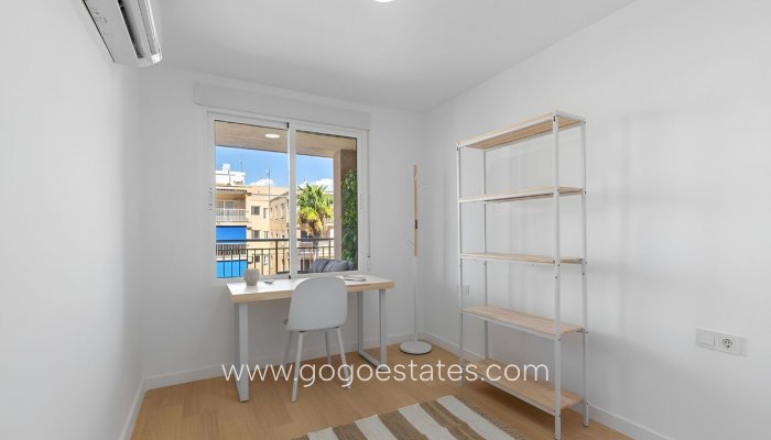 Te koop - Appartement - Appartement op de middelste verdieping - Torrevieja - Torrevieja Centro