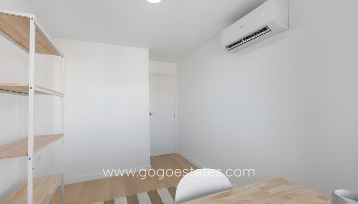 Te koop - Appartement - Appartement op de middelste verdieping - Torrevieja - Torrevieja Centro