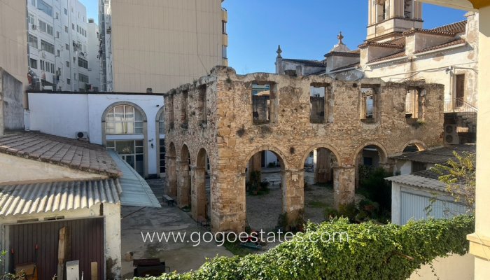 Te koop - Huis - Vrijstaande Villa - Dénia - Denia Centro