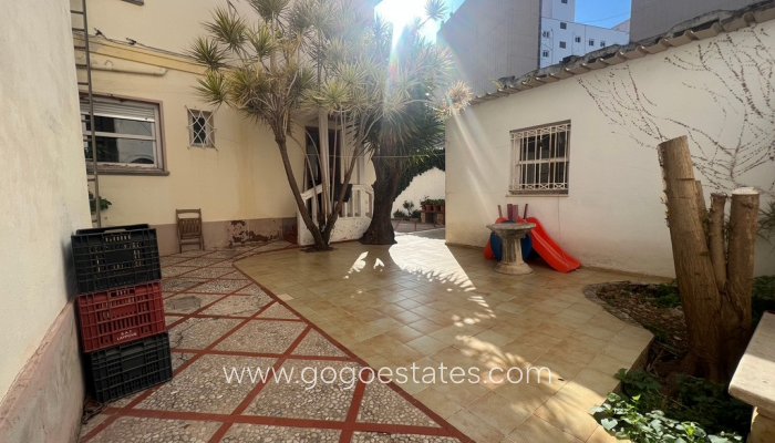 Te koop - Huis - Vrijstaande Villa - Dénia - Denia Centro