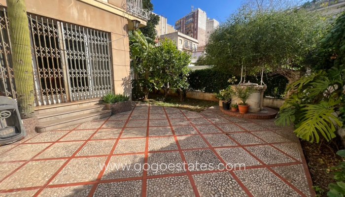 Te koop - Huis - Vrijstaande Villa - Dénia - Denia Centro