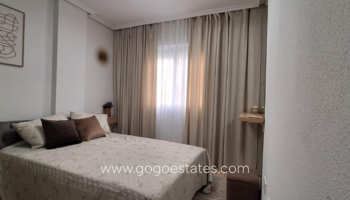 Te koop - Appartement - Appartement op de middelste verdieping - Torrevieja - Torrevieja Centro