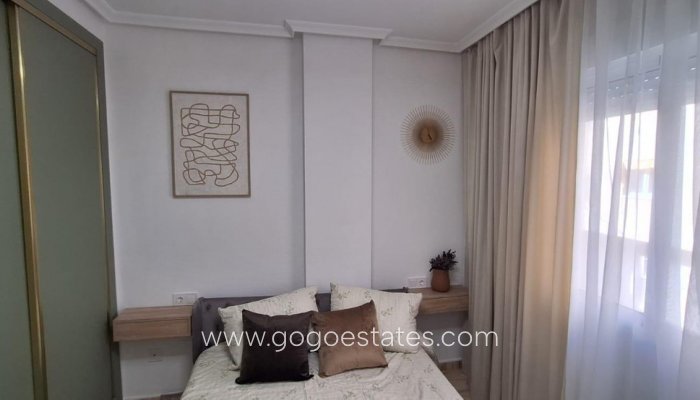 Te koop - Appartement - Appartement op de middelste verdieping - Torrevieja - Torrevieja Centro