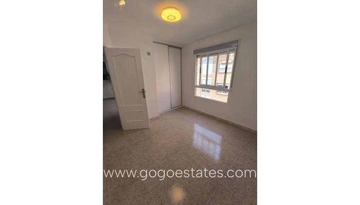 Te koop - Appartement - Appartement op de middelste verdieping - Torrevieja - Torrevieja Centro