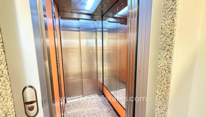 Te koop - Appartement - Appartement op de middelste verdieping - Torrevieja - Torrevieja Centro