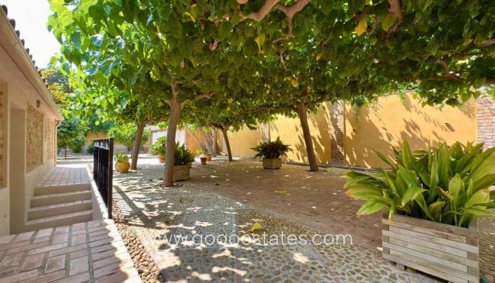 Te koop - Huis - Vrijstaande Villa - Alicante - Alicante Centro