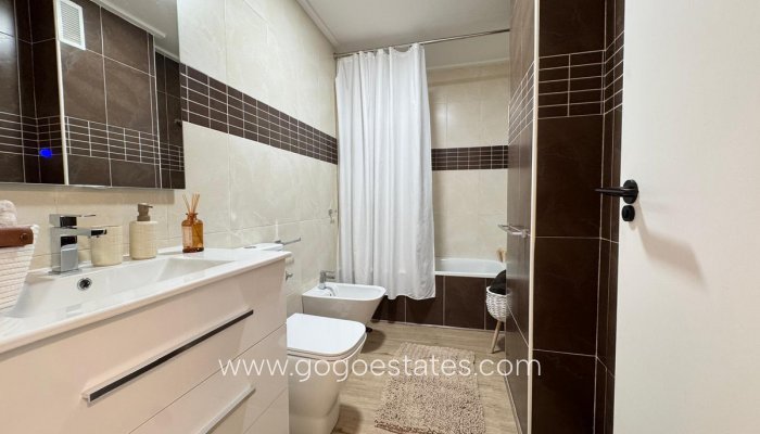 Te koop - Appartement - Appartement op de middelste verdieping - Torrevieja - Torrevieja Centro