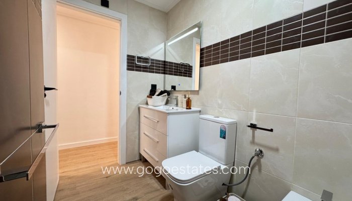 Te koop - Appartement - Appartement op de middelste verdieping - Torrevieja - Torrevieja Centro