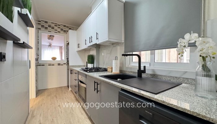 Te koop - Appartement - Appartement op de middelste verdieping - Torrevieja - Torrevieja Centro