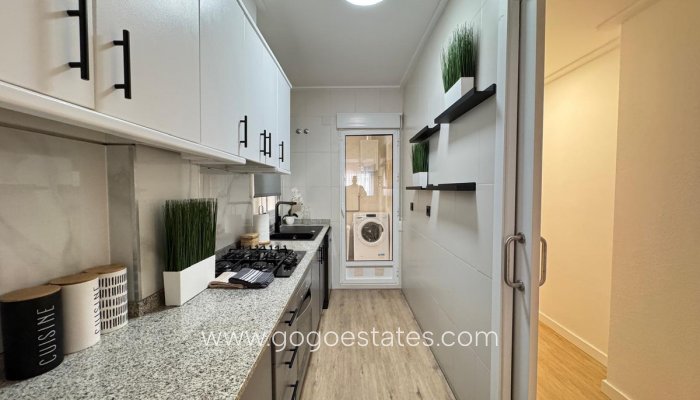 Te koop - Appartement - Appartement op de middelste verdieping - Torrevieja - Torrevieja Centro