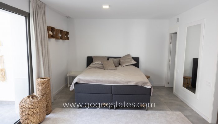 Wiederverkauf - Haus - Freistehende Villa - Finestrat