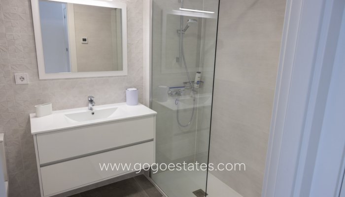 Wiederverkauf - Haus - Freistehende Villa - Finestrat