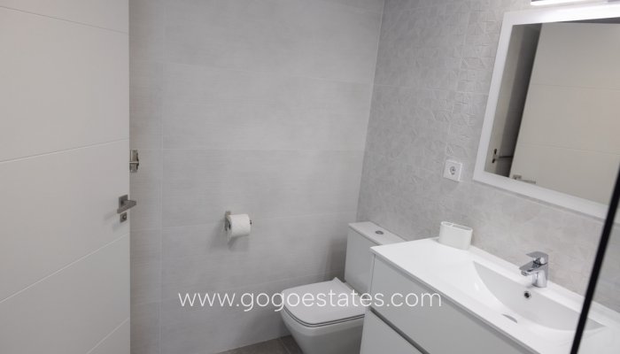 Wiederverkauf - Haus - Freistehende Villa - Finestrat