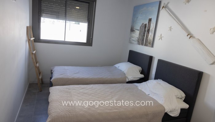 Wiederverkauf - Haus - Freistehende Villa - Finestrat