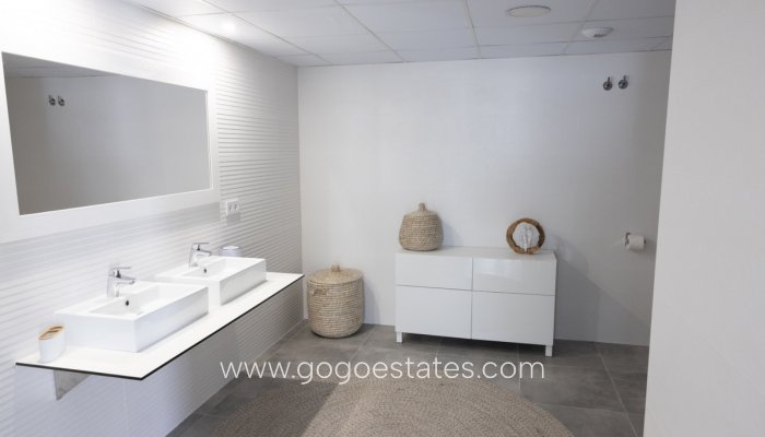 Wiederverkauf - Haus - Freistehende Villa - Finestrat