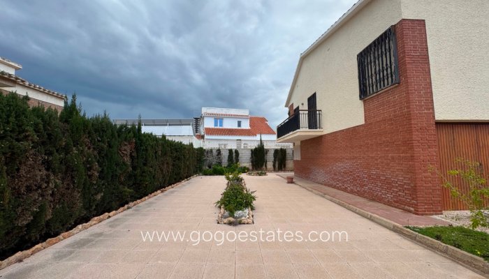 Te koop - Huis - Vrijstaande Villa - Orihuela - La Zenia