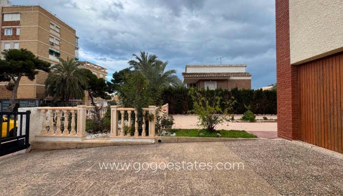 Te koop - Huis - Vrijstaande Villa - Orihuela - La Zenia