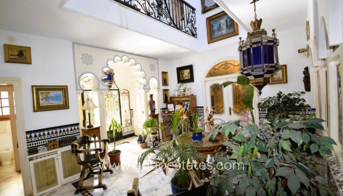 Te koop - Huis - Vrijstaande Villa - Torrevieja - Torrevieja Centro