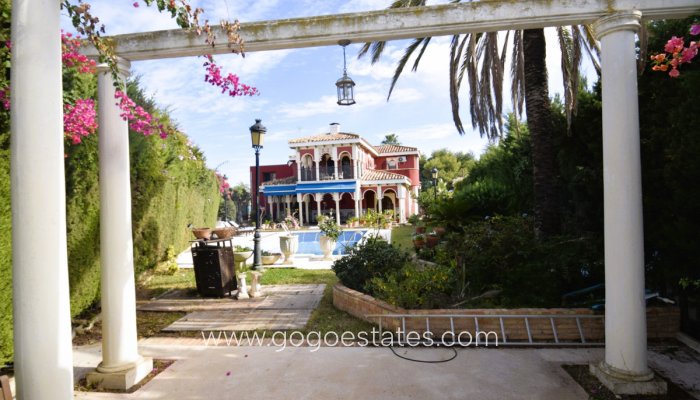 Te koop - Huis - Vrijstaande Villa - Torrevieja - Torrevieja Centro