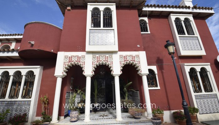 Te koop - Huis - Vrijstaande Villa - Torrevieja - Torrevieja Centro