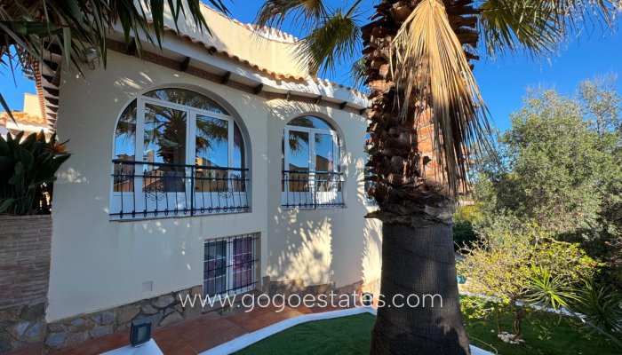 Te koop - Huis - Vrijstaande Villa - Orihuela - La Zenia