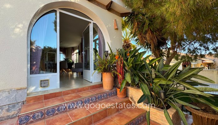 Te koop - Huis - Vrijstaande Villa - Orihuela - La Zenia